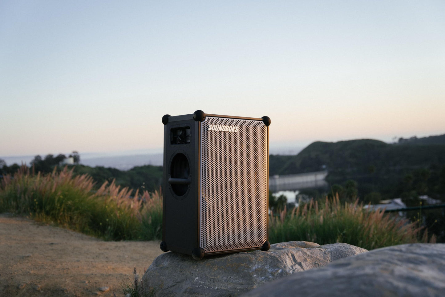SOUNDBOKS 4 Bluetooth Speaker, USB-C, 40h Akku, 126dB, kabellos & tragbar, lautester Party Speaker, Design aus Dänemark, Metallic Gray